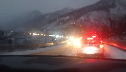 Paralizohet lëvizja në rrugën e Arbrit për shkak të dëborës dhe ngricave, gati 10 km radha e automjeteve