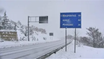 Parashikimi i motit../ Edhe sot do të ketë reshje shiu dhe stuhi bore