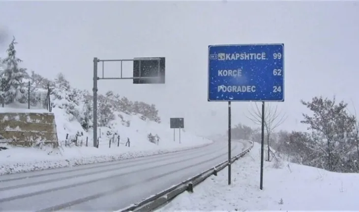 Parashikimi i motit../ Edhe sot do të ketë reshje shiu dhe stuhi bore