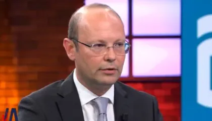 ‘Parlamenti është katandisur’/ Kaso: Deputetët nuk dinë çfarë votojnë, plotësojnë normën