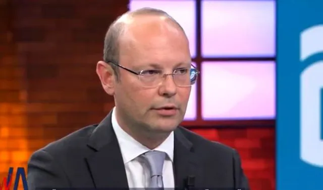 ‘Parlamenti është katandisur’/ Kaso: Deputetët nuk dinë çfarë votojnë, plotësojnë normën