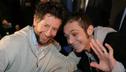 Partnerja e tij tërhoqi 200,000 euro nga llogaria bankare, grindja mes Valentino Rossit dhe babait të tij përfundon në gjykatë