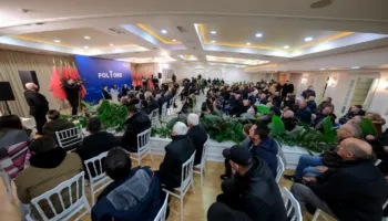 “Pas 13 vitesh opozitë të lodhshme…”/ Berisha në Kombinat, Salianji në Lezhë: Jemi në rrugën e duhur!