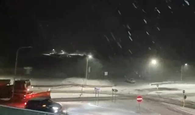 Pas 2 orësh, hapet rruga e doganës së Qafë Thanës, nis lëvizja e kamionëve