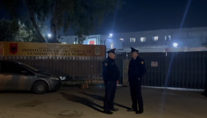 Pas arratisjes së Altin Ndocit, 15 të burgosur zhvendosen nga Durrësi në Peqin, dalin pamjet