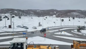 Pas dy orësh bllokim, normalizohet qarkullimi i kamionëve në Qafë Thanë