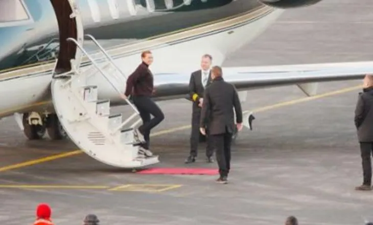 Pas takimit me Sekretarin e NATO-s, Mette Frederiksen mbërrin në Groenlandë