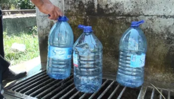 Pas Vlorës edhe Fieri prej ditësh pa ujë të pijshëm, banorët pa zgjidhje nga Ujësjellësi