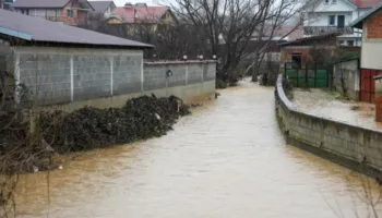 Pasojat nga moti i keq, shtyhet rinisja e procesit mësimor në zonat e përmbytura në Kosovë