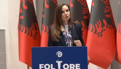 “PD, forcë që simbolizon njerëzit guximtarë”, mesazhi i Tabakut nga foltorja: Do çojmë deri në fund rrugëtimin e nisur