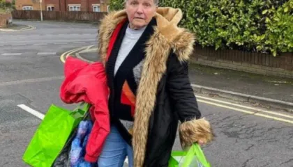 Pensionistja përjeton makthin, dëbohet nga shtëpia e saj pasi humb gjyqin me fqinjën për…30 cm tokë