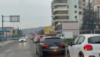 Për të 3-tën ditë radhazi/ Vijon trafiku i rënduar në aksin Elbasan-Bradashesh