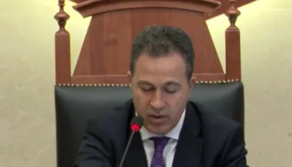 Përdorim i gjuhës jo parlamentare, Peleshi i tërheq vëmendjen Gazment Bardhit, masë edhe për Palokën