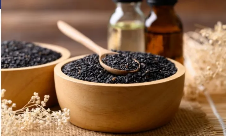 Përfitimet dhe disavantazhet e konsumimit të farave të susamit të zi, të cilat janë diskutuar pak