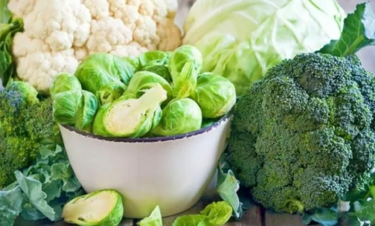 Përfitimet që merrni kur shtoni jeshillëqet në dietën tuaj ushqimore