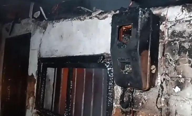 Përfshihen nga zjarri disa banesa në Lushnje, e reja përfundon në spital e asfiksuar