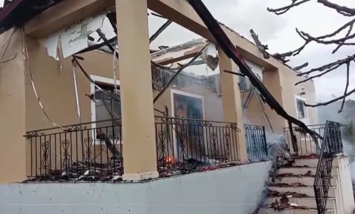 Përfshihet nga flakët banesa në Elbasan, shpëtojnë mrekullisht tre persona