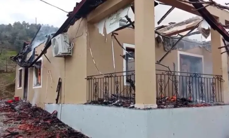 Përfshihet nga flakët një banesë në Elbasan, shpëtojnë tre anëtarë të familjes