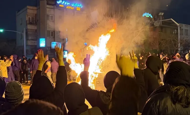 Përgjaket Irani! Protestat masive antiqeveritare, shkon mbi 2 mijë numri i viktimave, paralajmëron Trump: Do ndërhyjmë!