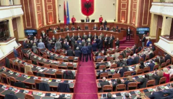 Përjashtohen 6 deputetë të PD, u ndëshkuan për shkak të sjelljes në seancën e 18 dhjetorit