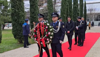 Përkujtohet Ismail Qemali, homazhe të ndara nga PS-ja dhe PD-ja