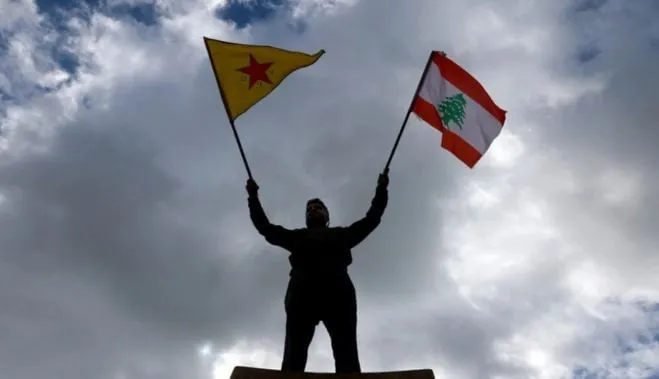 Përleshjet mes kurdëve dhe qeverisë siriane në Aleppo, qytetarët protestojnë ndaj autoriteteve pasi u zhvendosët nga luftimet