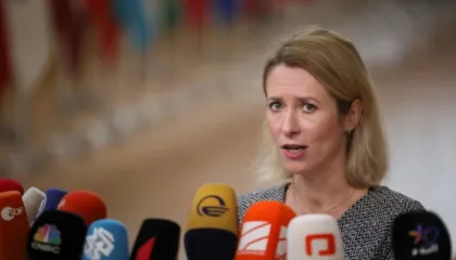 Përleshjet në Siri, Kaja Kallas i bën thirrje palëve: Ndaloni luftimet, mos e zhysni vendin sërish në trazira