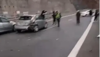 Përmbyset autobusi në rrugën e Kombit, disa të plagosur