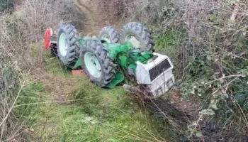 Përmbyset traktori në Lushnjë, dërgohet me urgjencë në spital 64-vjeçari (Emri)