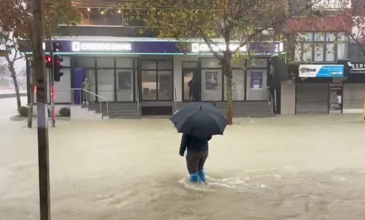 Përmbytje dhe rrezik për daljen e lumenjve nga shtrati/ Ja qarqet më të rrezikuara nga shirat dhe nesër