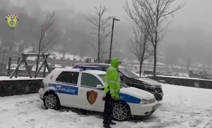 Përmbytje nga shiu dhe bllokime nga bora, situata problematike në Shkodër, Durrës dhe Gjirokastër. Policia: Kujdes me parakalimet