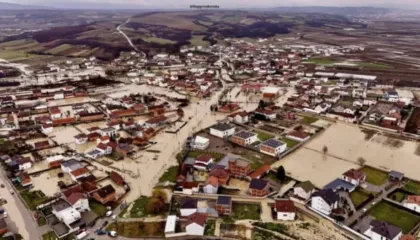 Përmbytje të mëdha edhe në Kosovë/ Lumenjtë dalin nga shtrati. Mitrovica, Vushtria dhe Prizreni më të prekurat