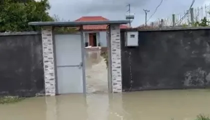 Përmbytjet/ Banorët e Durrësit të harruar, banorët e Katundit të Ri: Duhet ndihmë, s’i përballojmë dot