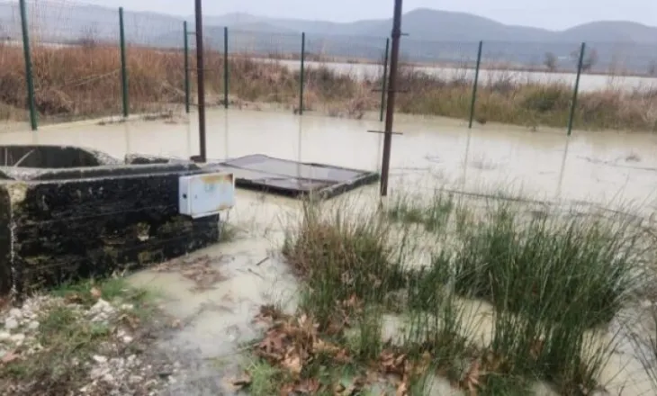 Përmbytjet dëmtojnë rrjetin, ndërpritet furnizimi me ujë në Fier