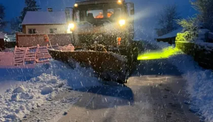 Përmbytjet dhe reshjet e borës, gjysma e Shqipërisë në rrezik, ku janë vatrat më kritike