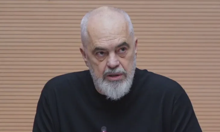 Përmbytjet! Durrsakët ‘mësynë’ në Bashki-Rama: Shiu s’ndalet me shpifje, lumenjtë nuk kthehen në shtrat me protesta