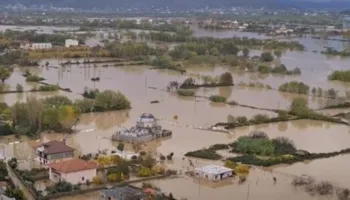 Përmbytjet në Durrës/ 848 banorë të evakuuar, mijëra hektarë nën ujë