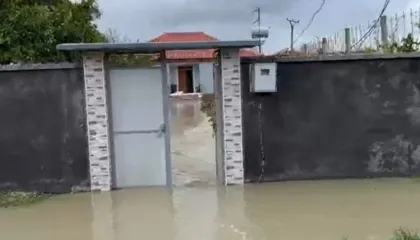 Përmbytjet në Durrës/ 90 banorë të evakuuar nga Sukthi dhe Katundi i Ri, pritet të rritet numri