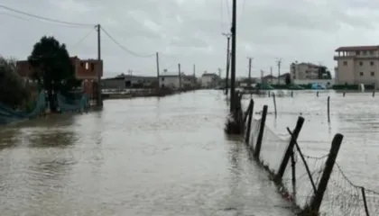 Përmbytjet në Durrës, deputetja e PD denoncon situatën: Institucionet të dështuara, banorët të mbrohen