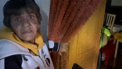 Përmbytjet në Durrës/ “Desh m’u mbyt fëmija”, banorja flet për TCH: E dërgova te fisi që të kujdeset për të. Nuk na strehuan