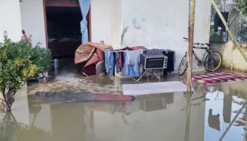 Përmbytjet në Durrës/ Iu përmbyt shtëpia, evakuohet një familje, tre të tjera ende në pritje