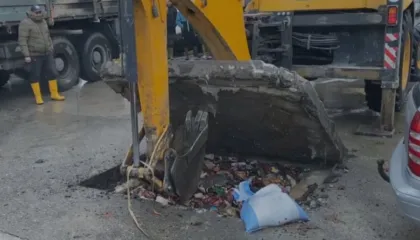 Përmbytjet në Durrës/ Në zonën e ish Kënetës kanalet të bllokuara (VIDEO)