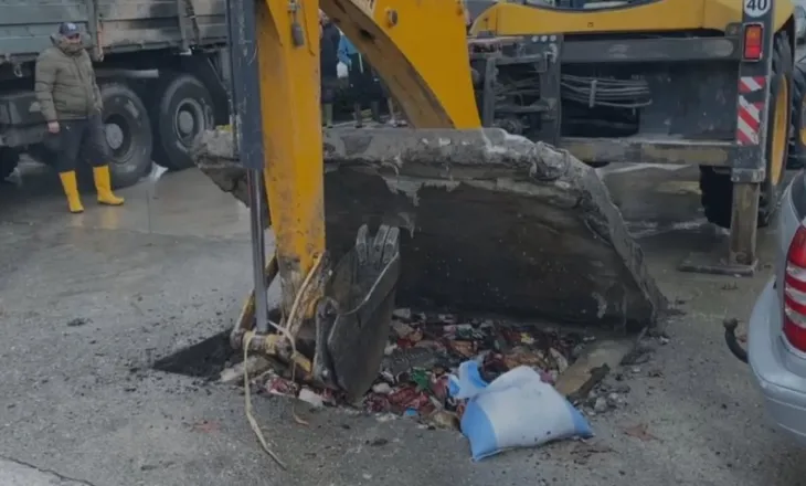 Përmbytjet në Durrës/ Në zonën e ish Kënetës kanalet të bllokuara (VIDEO)