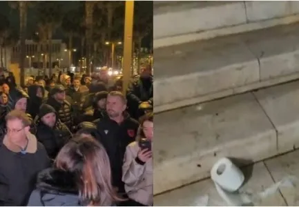 Përmbytjet në Durrës/ Protestë para bashkisë, qytetarët kërkojnë dëmshpërblim