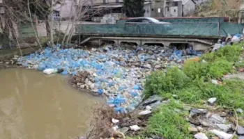 Përmbytjet në Durrës, shkak bllokimi i kanaleve nga mbeturinat