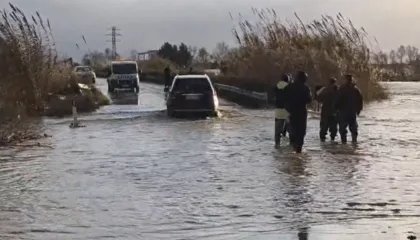 Përmbytjet në Fier, 80 familje të prekura dhe rreth 700 ha tokë bujqësore nën ujë