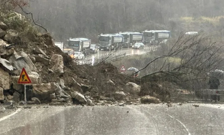 Përmbytjet në Gjirokastër, reshjet e shiut vijuan edhe gjatë natës, disa njësi të qarkut ende pa energji elektrike