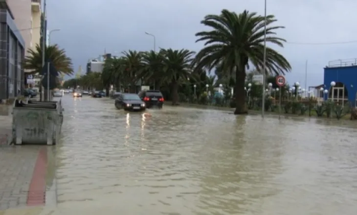 ‘Përmbytjet në Sukth’, banorët: Qeveria na ka braktisur, kërkojmë ndërhyrje urgjente. Do vazhdojmë me protestat!