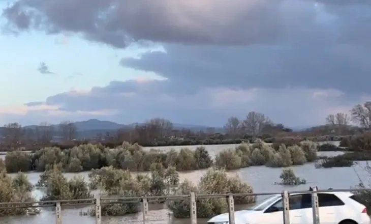 ‘Përmbytjet po përkeqësohen’, ambasada amerikane del me njoftim për shtetasit e saj: Bëni kujdes