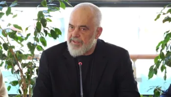 Përmbytjet/ Rama me kryetarët e bashkive: Situata u ndërlikua nga papërgjegjshmëria rrëqethëse e atyre që hedhin shishe dhe qese plastike